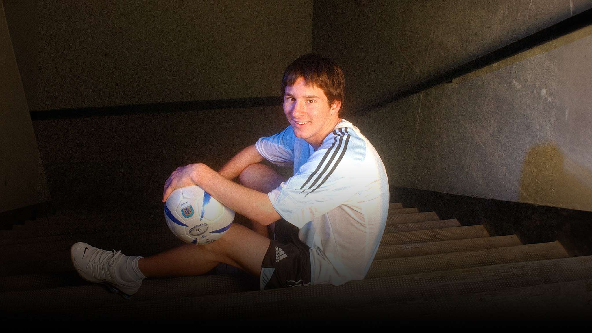 天空：拜仁愿出1亿欧元抢购凯恩，但列维坚持1亿英镑要价